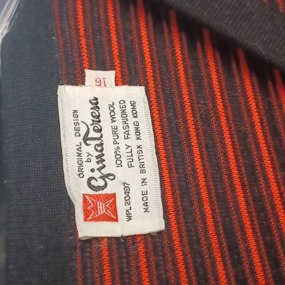 Vintage 60's Gina Teresa Wool Cardigan, button, red& black, 21" pit to pit - Picture 2 of 5